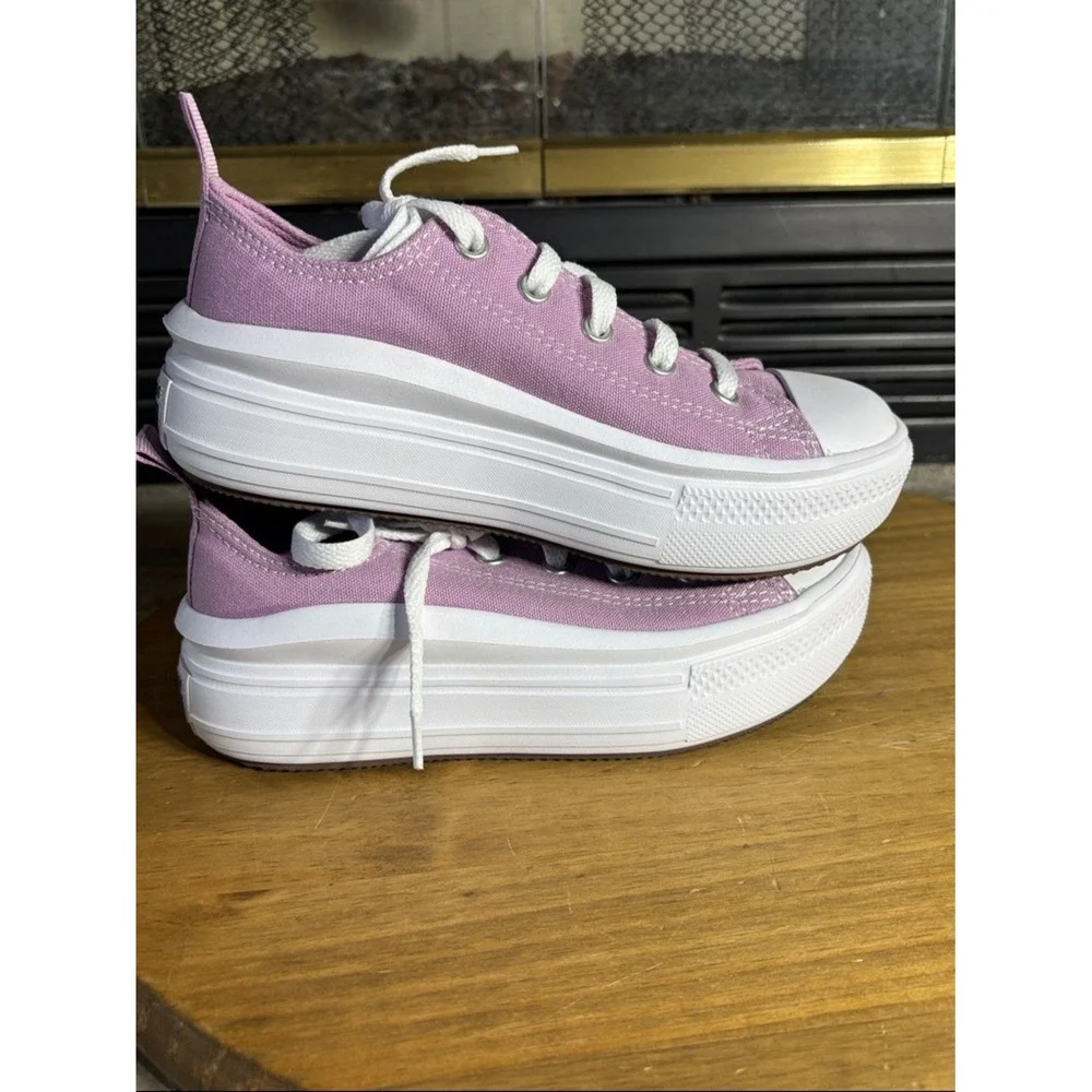 Converse Kids Girls SZ 1 Lilac Purple Canvas Platform Sneakers w/ White Sole NIB